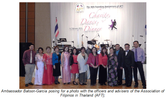 Ambassador Batoon-Garcia posing for a photo with the officers and advisers of the Association of Filipinos in Thailand (AFT)